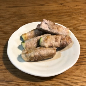 ズッキーニの豚肉巻き塩コショウ炒め